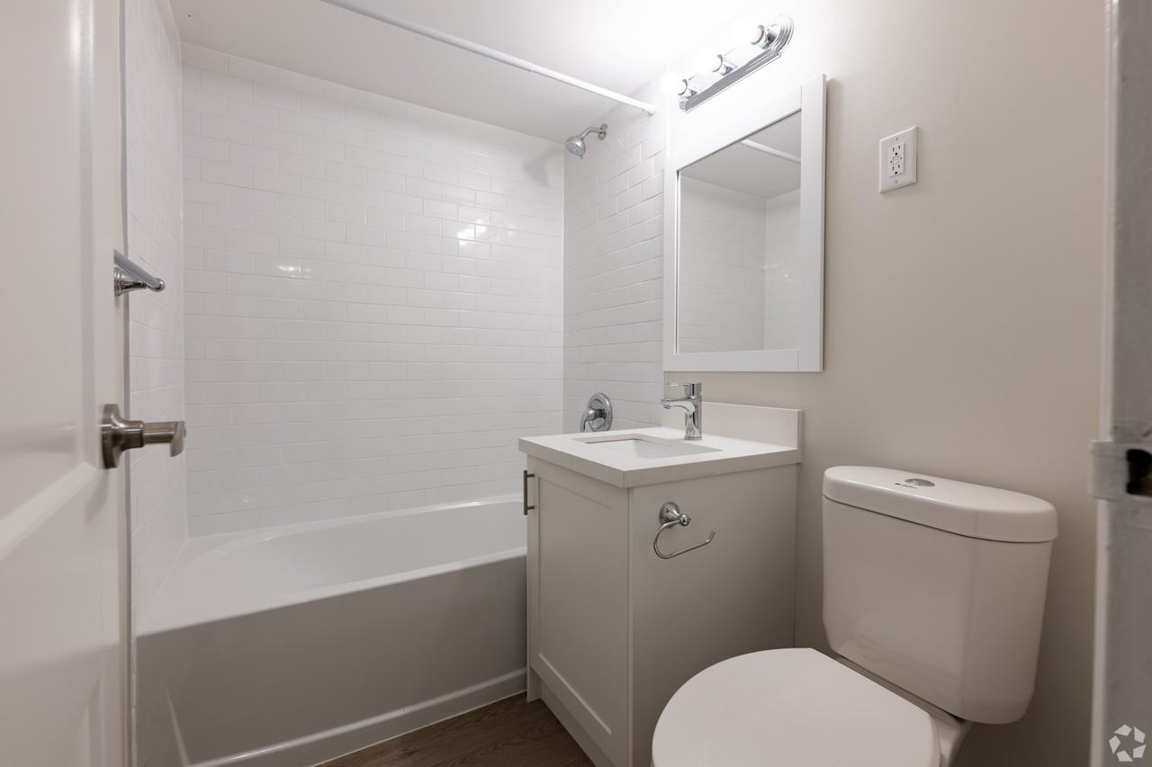 1640 Lawrence Avenue West - Photo 6 of 14