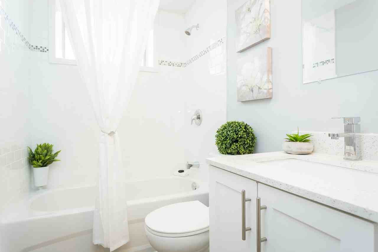 233 Mohawk Road East - Photo 7 of 8