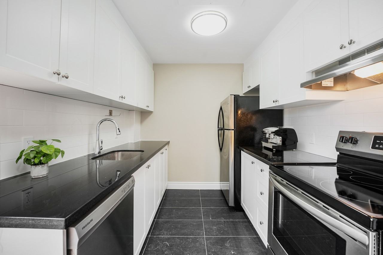 205 Oxford Apartments - Photo 2 of 20