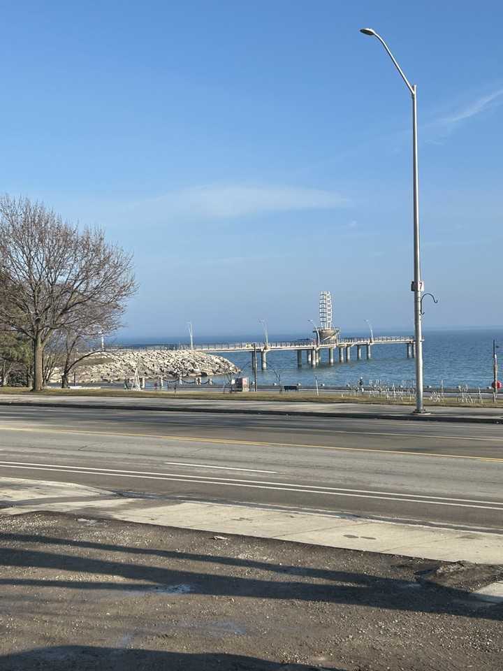 1421 Lakeshore Rd - Photo 2 of 10