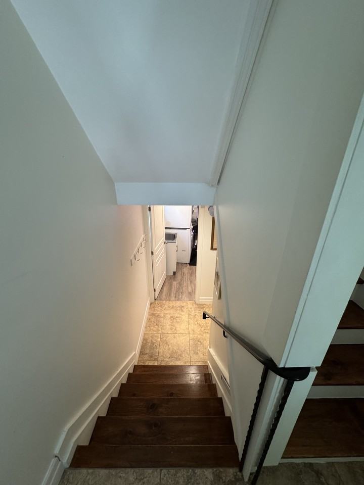 612 College Avenue West - Photo 2 of 7