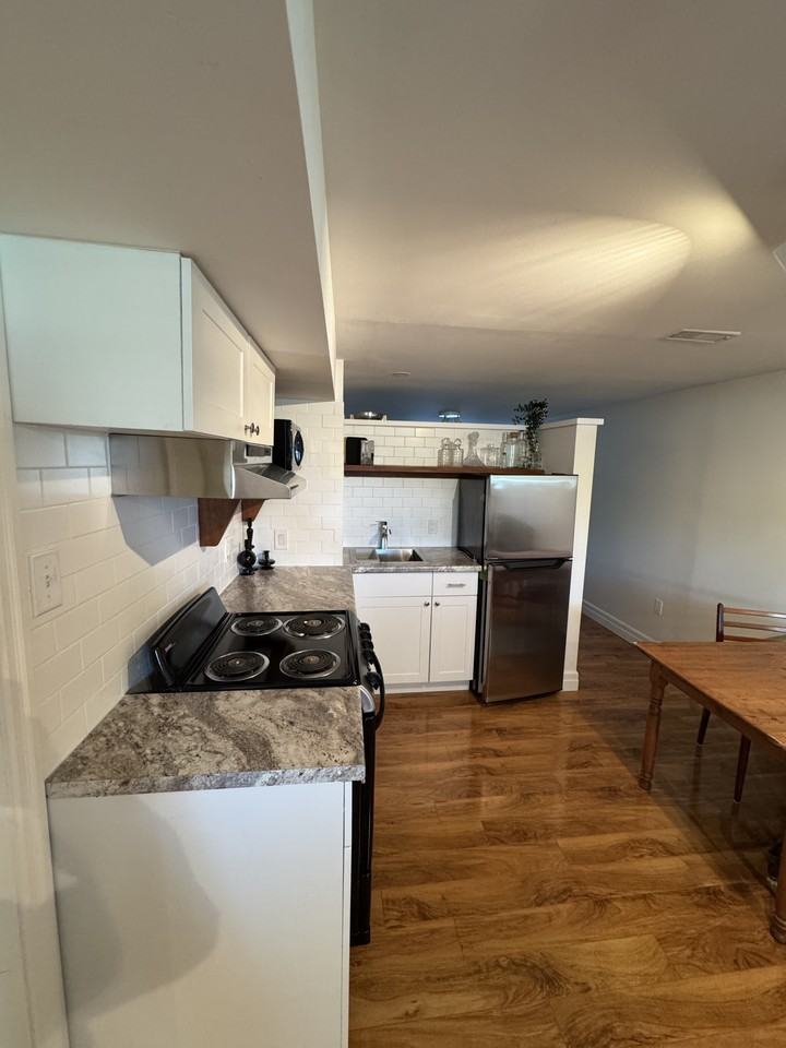 612 College Avenue West - Photo 4 of 7