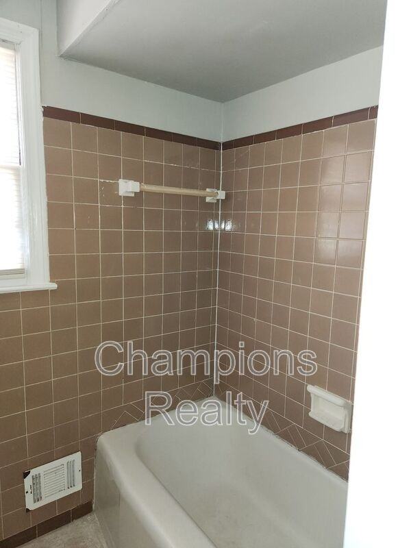 5415 Eugenia Ave - Photo 3 of 25