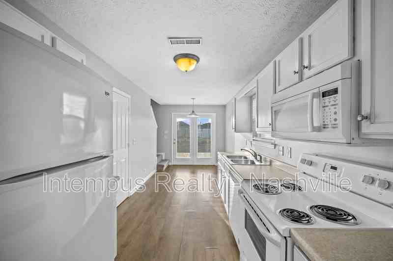 1241 Matterhorn Run - Photo 6 of 24