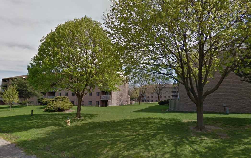 Village Court Apartments Windsor - Photo 3 of 11