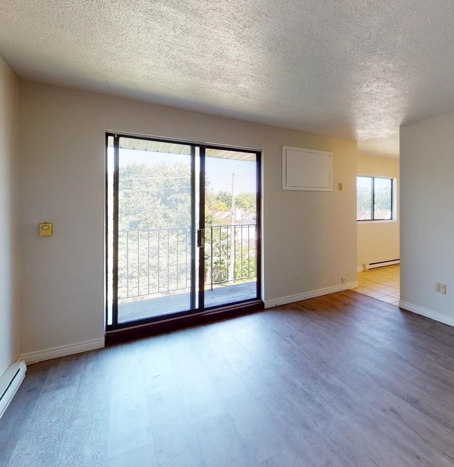 Village Court Apartments Windsor - Photo 5 of 11