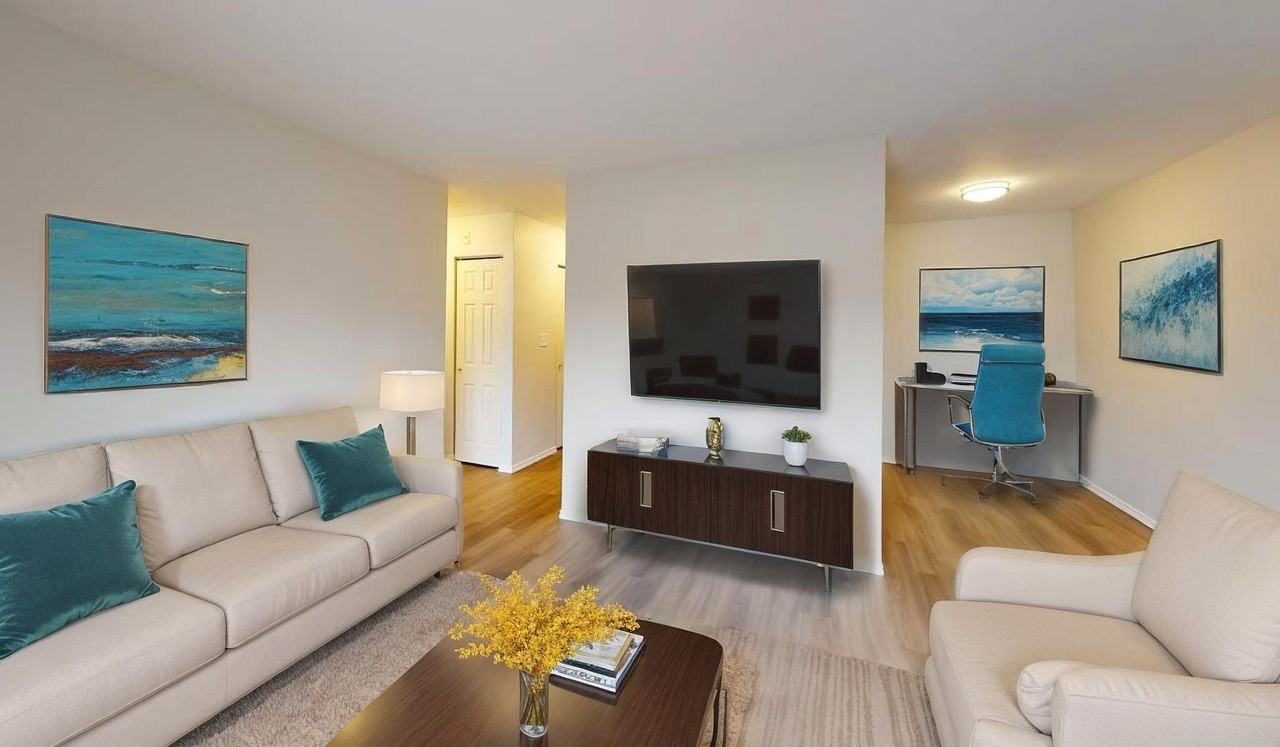 University Avenue Apartments - Photo 3 of 12