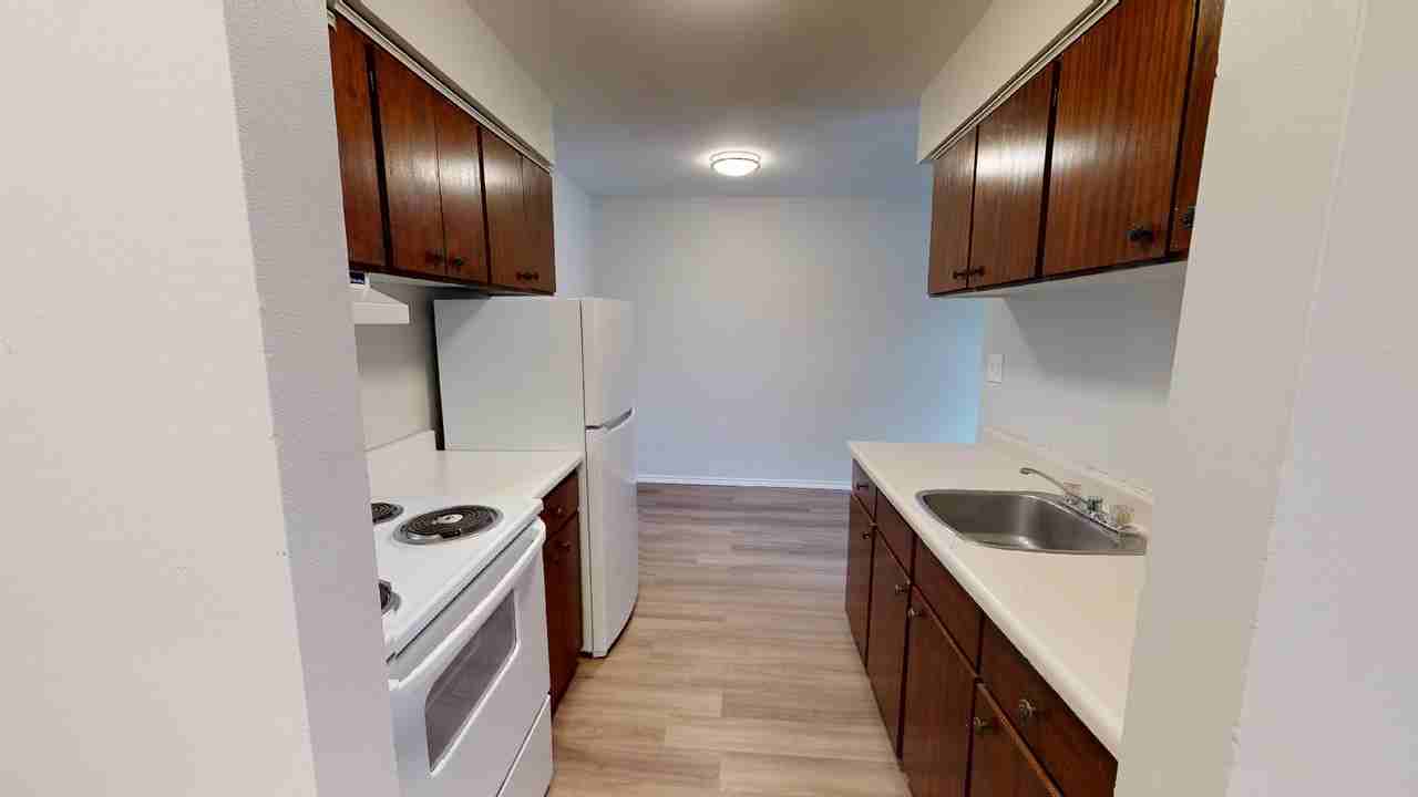 University Avenue Apartments - Photo 6 of 12