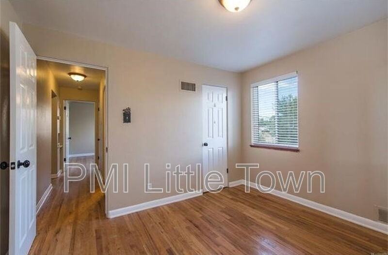 3622 Hudson St - Photo 4 of 8