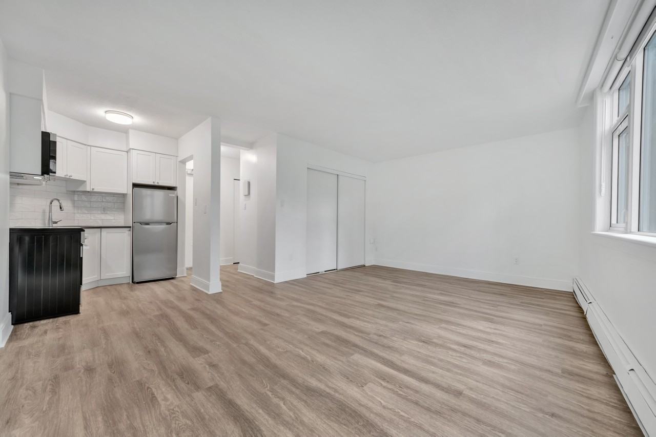 1175 Haro Street - Photo 4 of 11