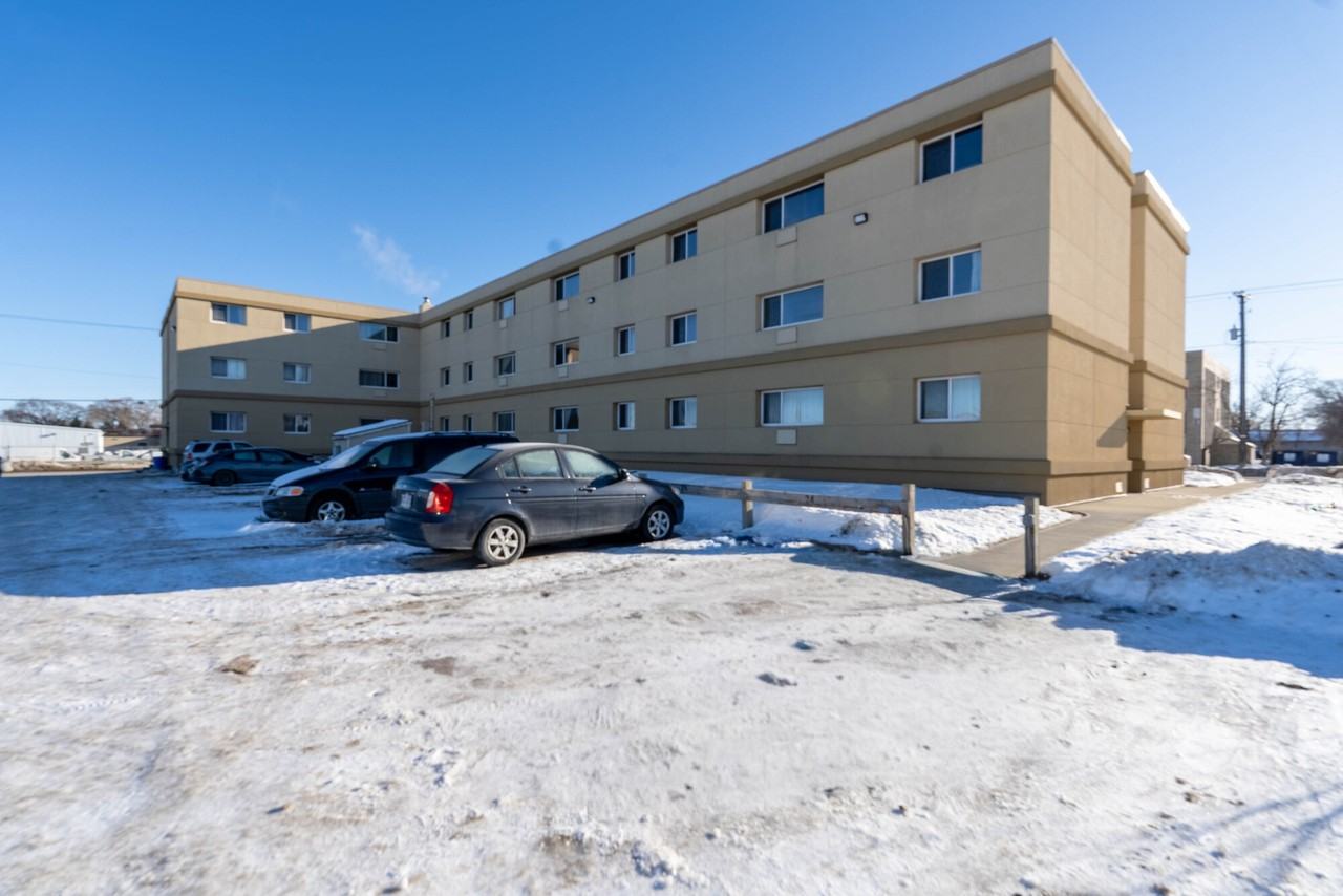 1077 Wellington Ave - Photo 5 of 14