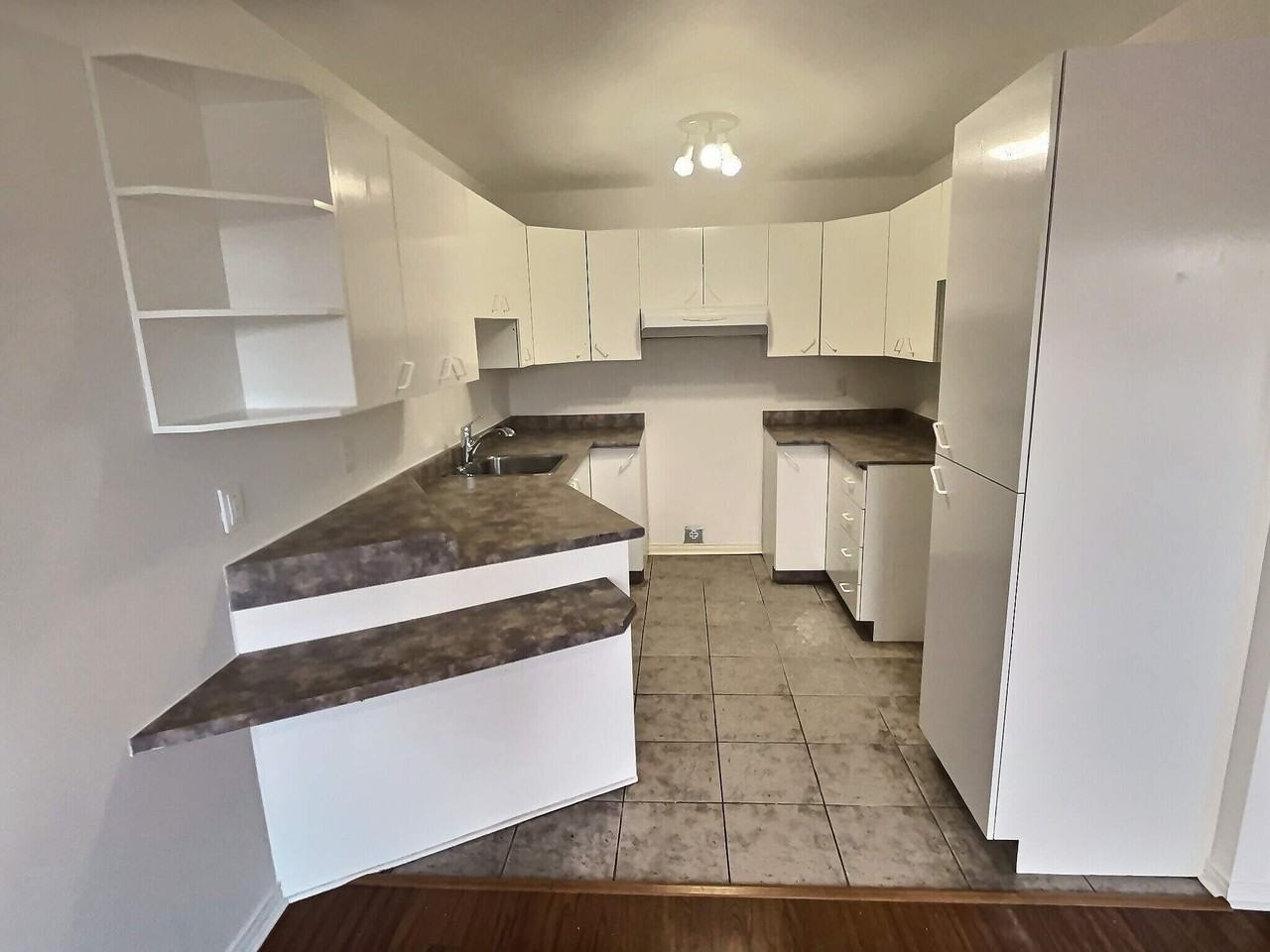 40 Cour Villeneuve - Photo 7 of 9