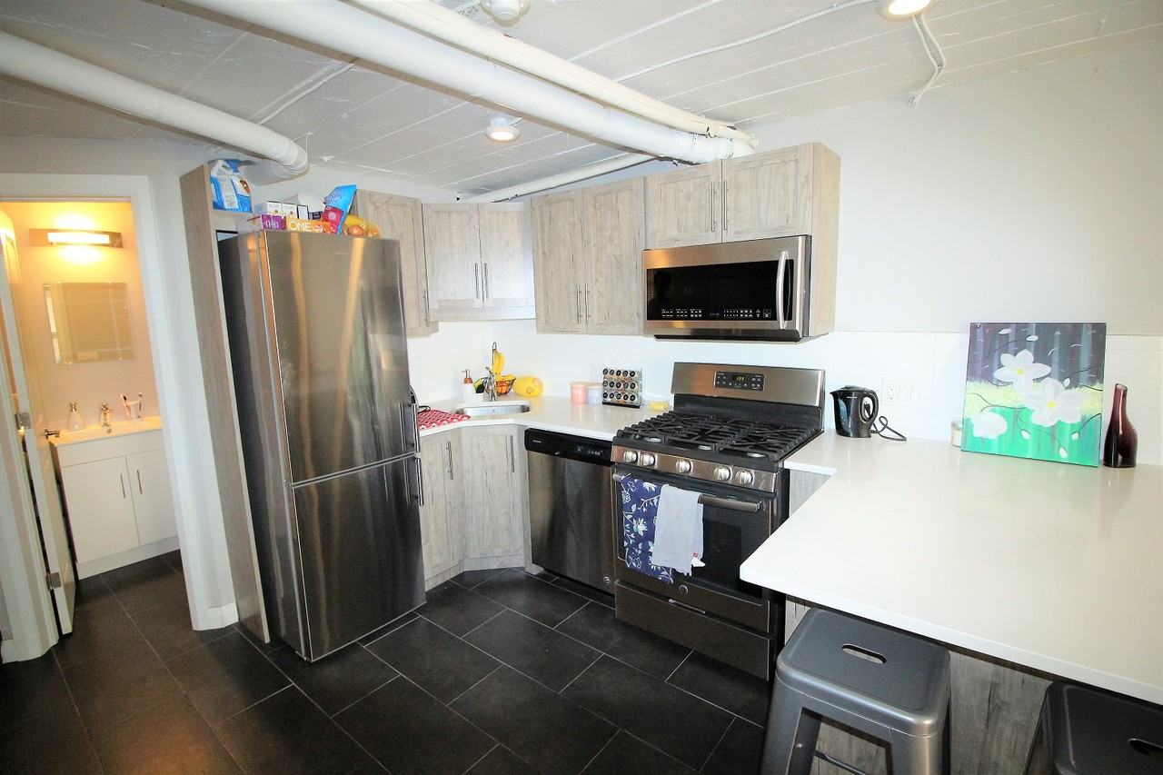 207 Charlotte Street - Photo 5 of 10