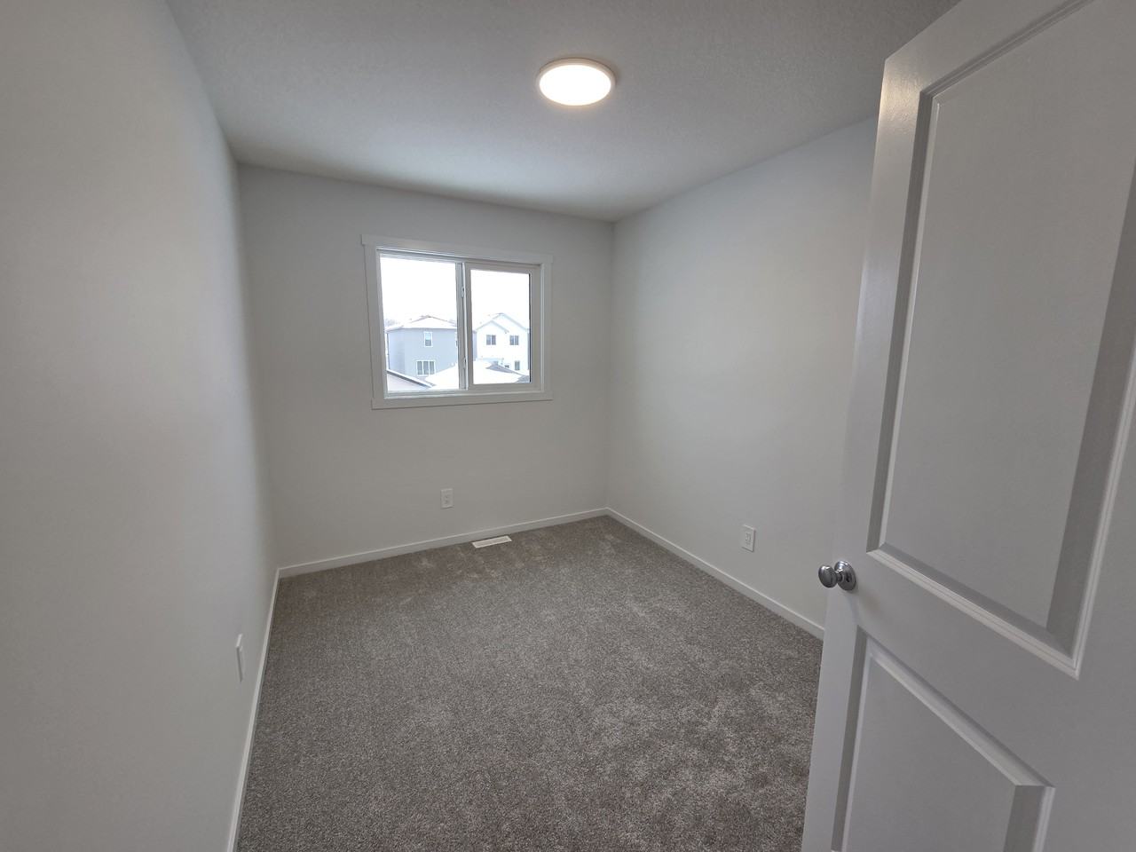 3648 213 St Main & Garage - Photo 4 of 14