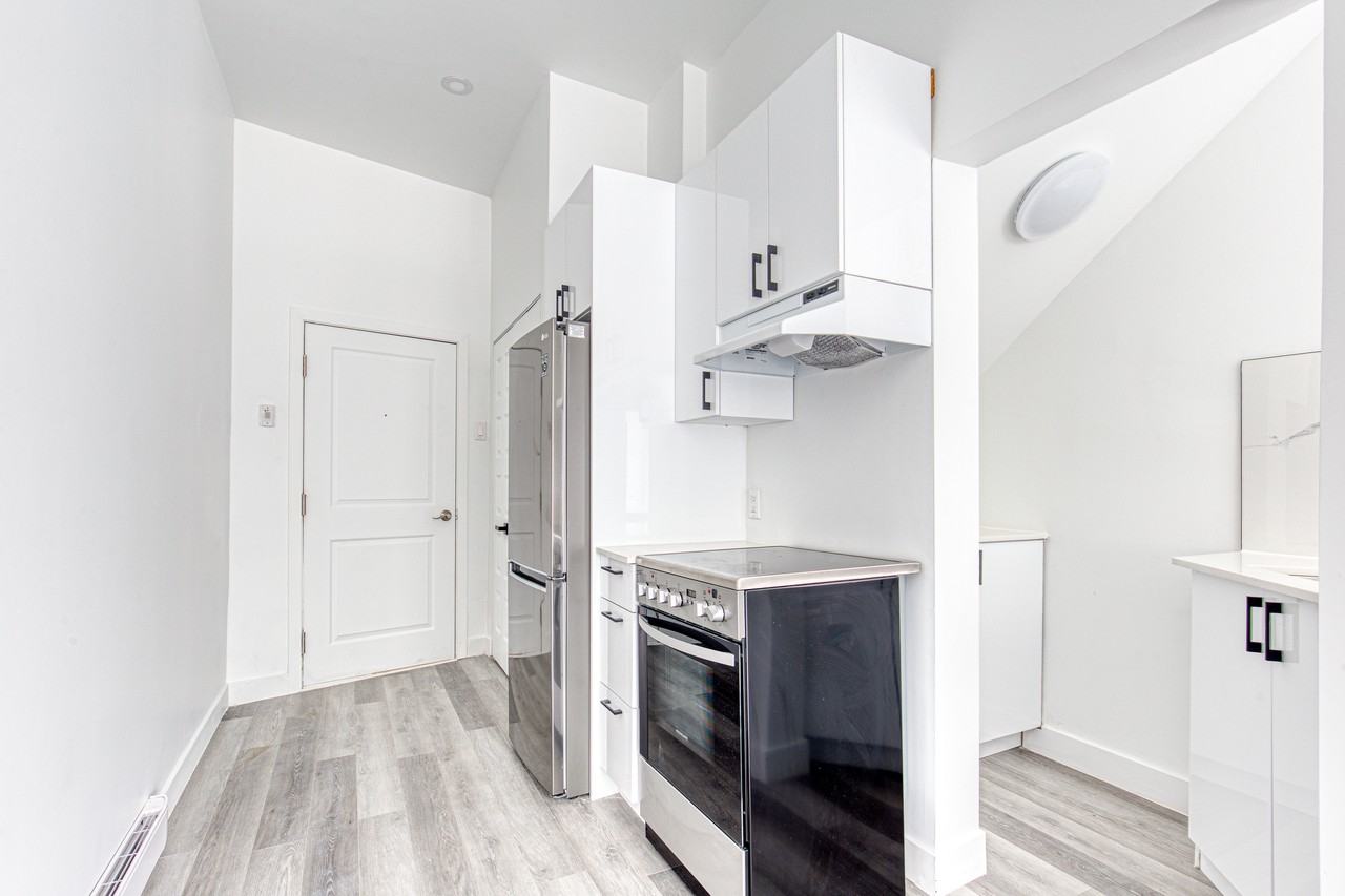 2002-2010 St Andre - Photo 2 of 9