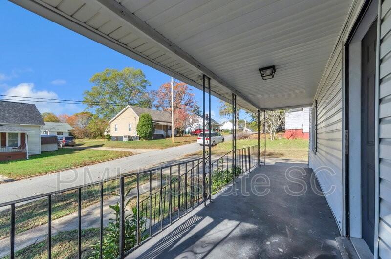 109 S 7th St - Photo 2 of 29