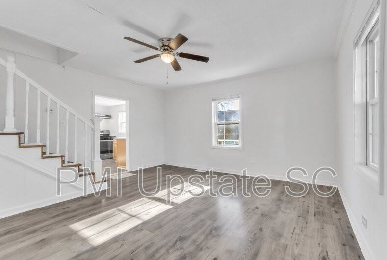 109 S 7th St - Photo 3 of 29