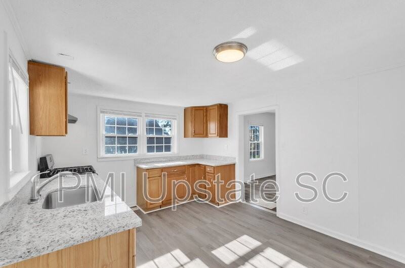 109 S 7th St - Photo 6 of 29