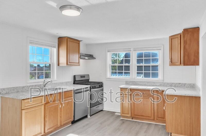 109 S 7th St - Photo 7 of 29