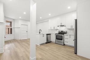 featured image of 250 Av Laurier E