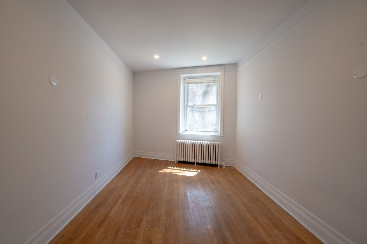 6266 Av. Notre-Dame-de-Grâce - Photo 6 of 10