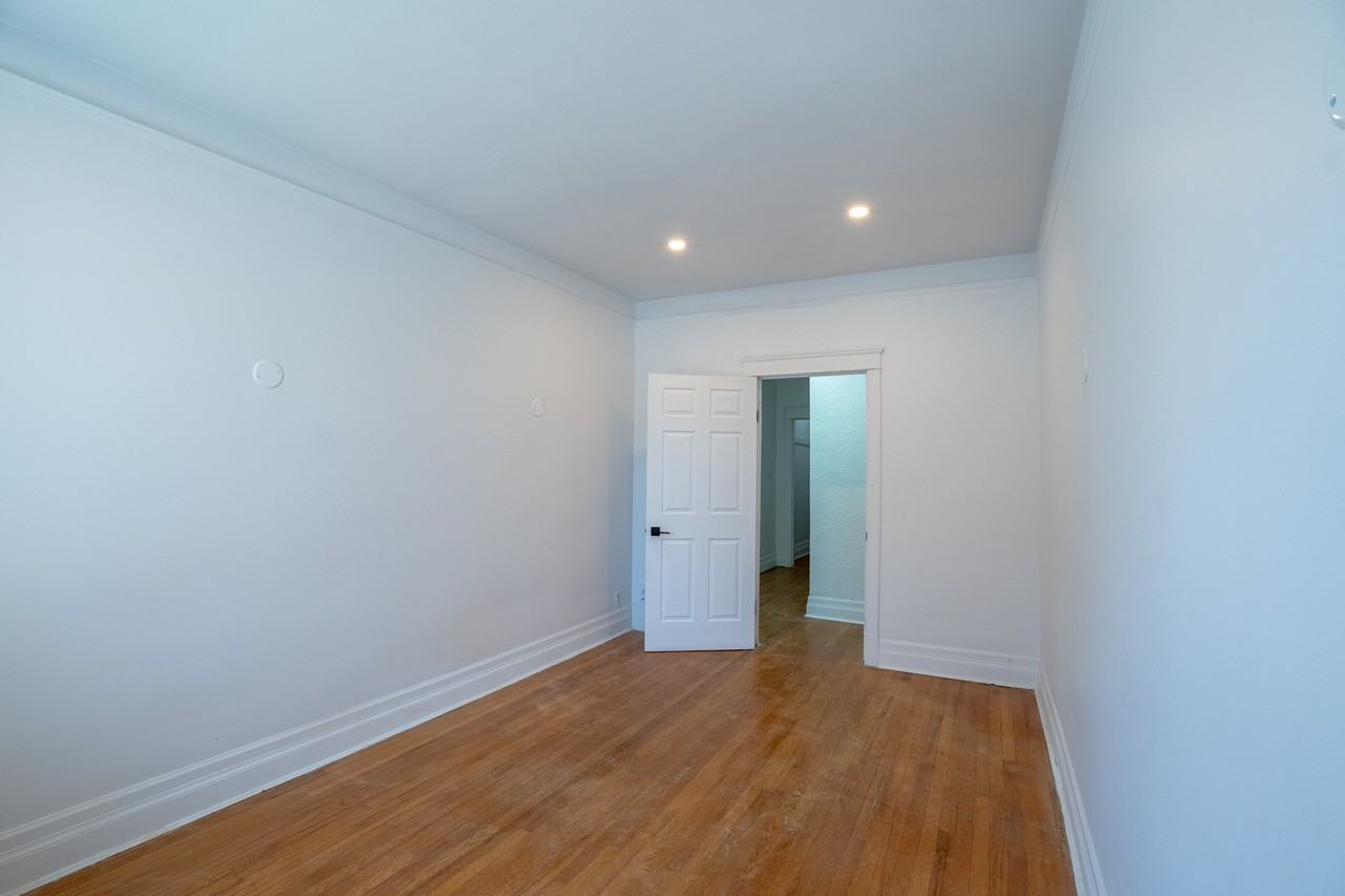 6266 Av. Notre-Dame-de-Grâce - Photo 7 of 10