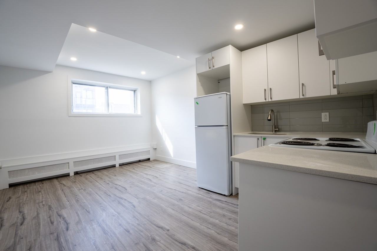 7030 Côte Saint Luc Rd - Photo 2 of 8