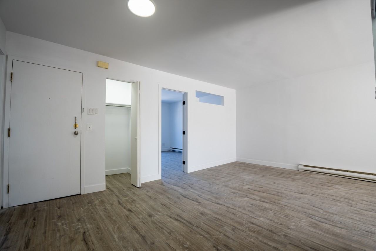 7746 Av. des Érables - Photo 3 of 13