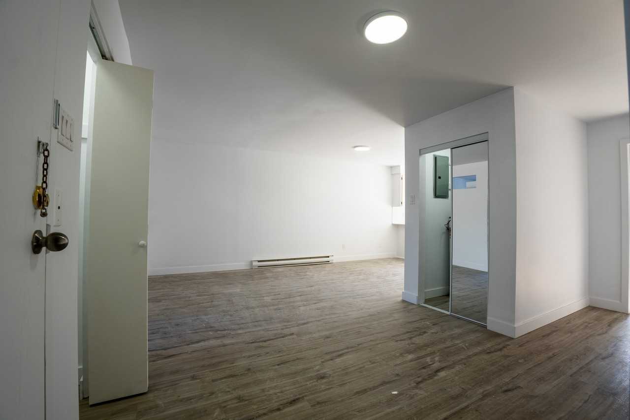 7746 Av. des Érables - Photo 4 of 13