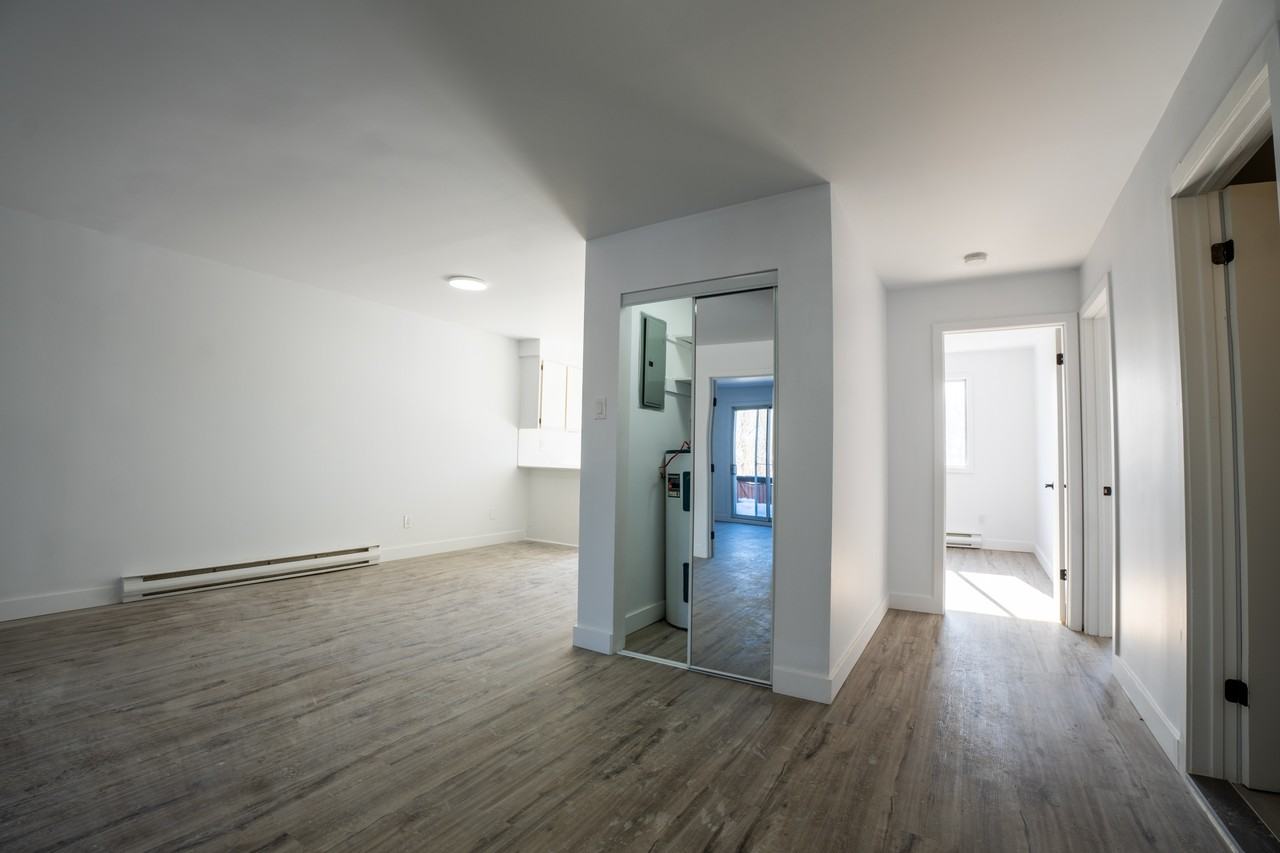 7746 Av. des Érables - Photo 5 of 13