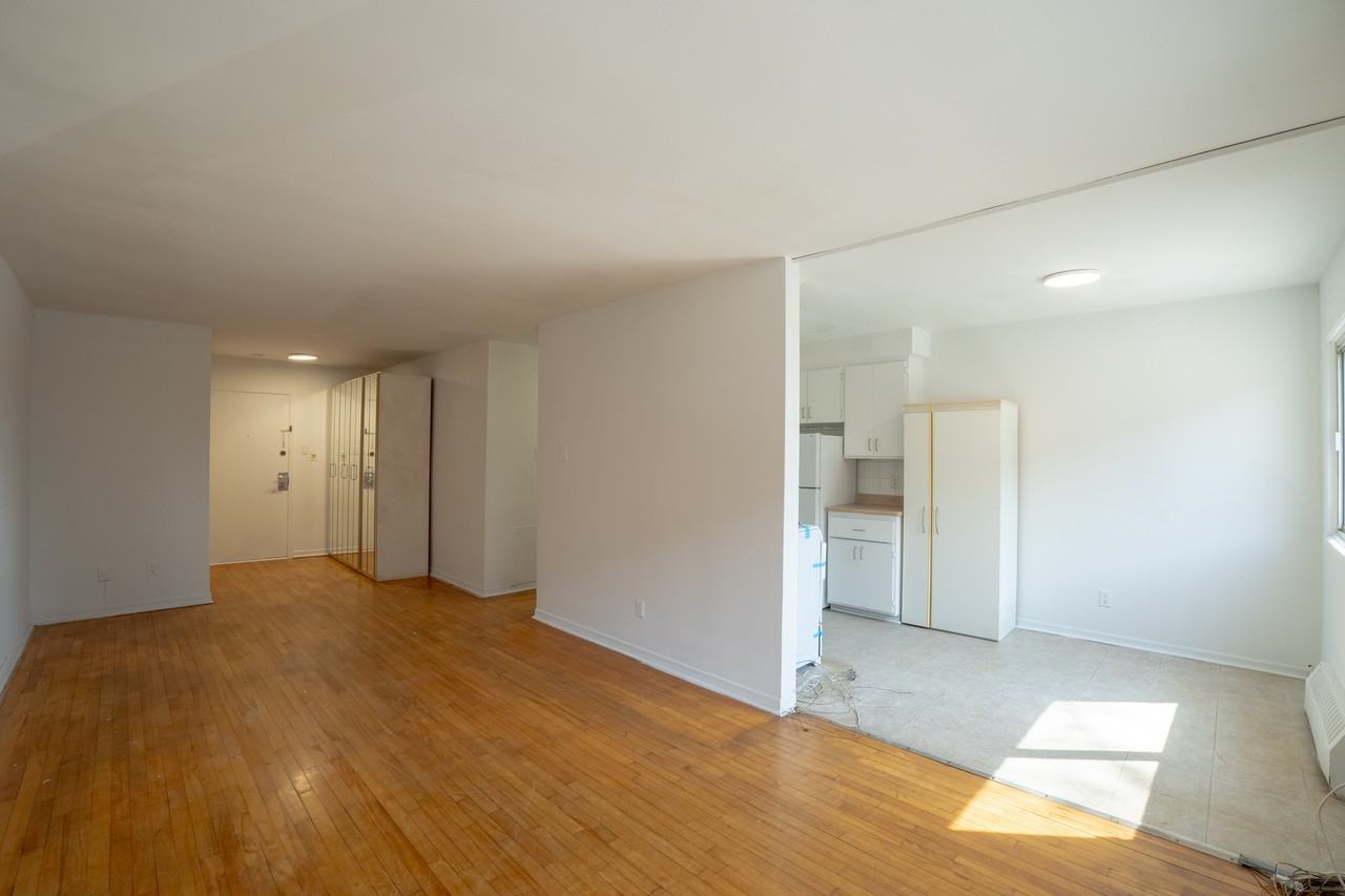 575 32e Avenue - Photo 3 of 9