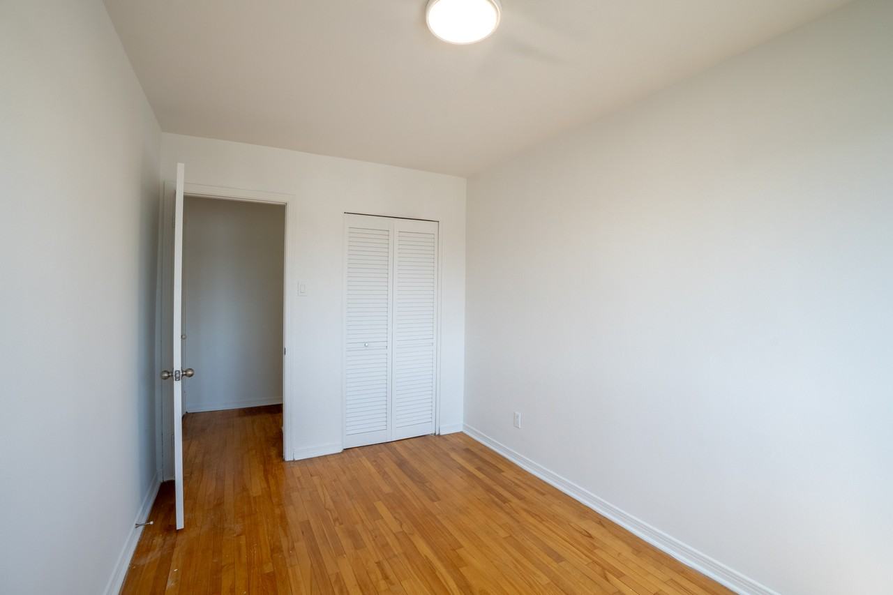 575 32e Avenue - Photo 6 of 9