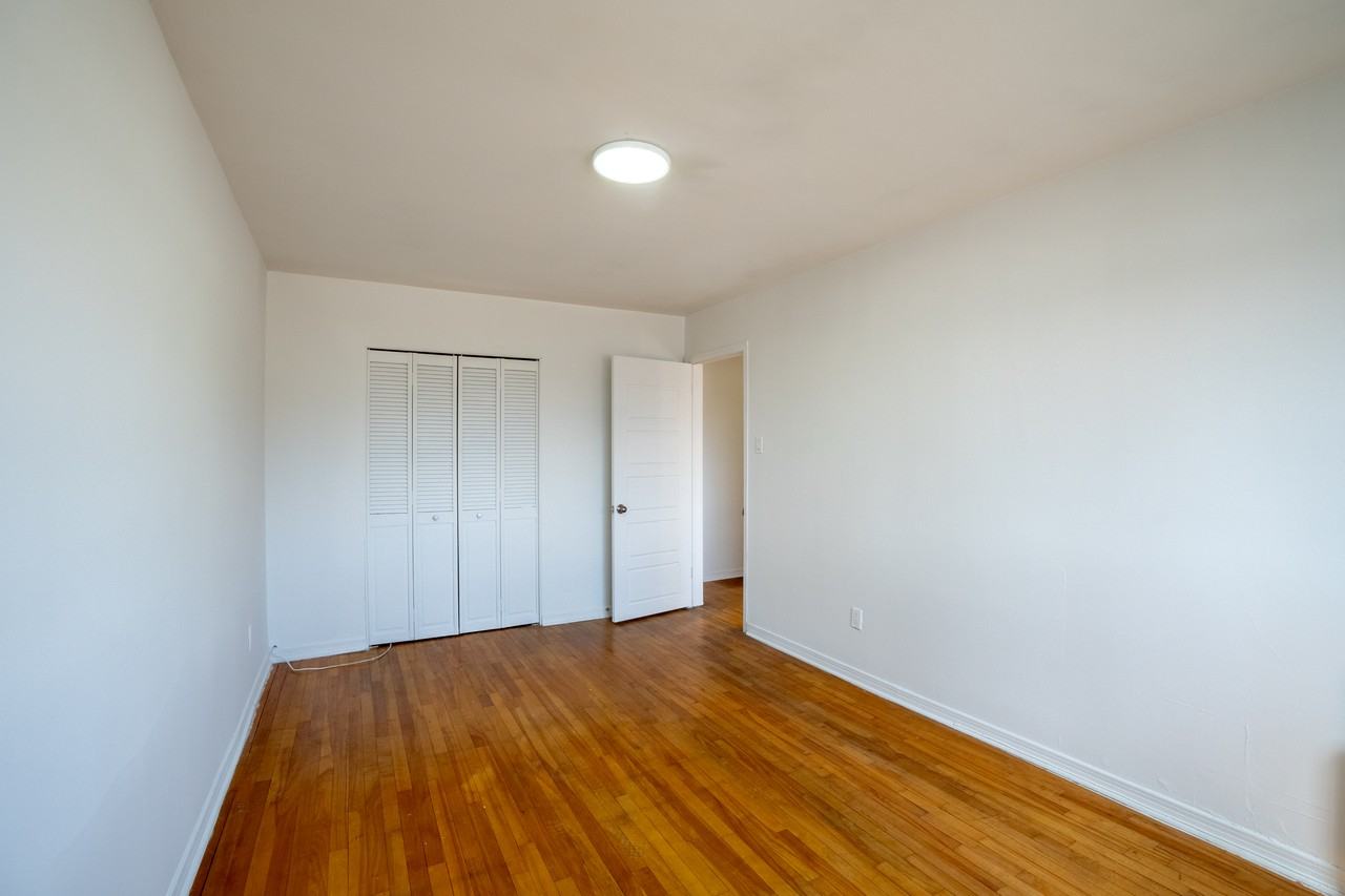 575 32e Avenue - Photo 5 of 16