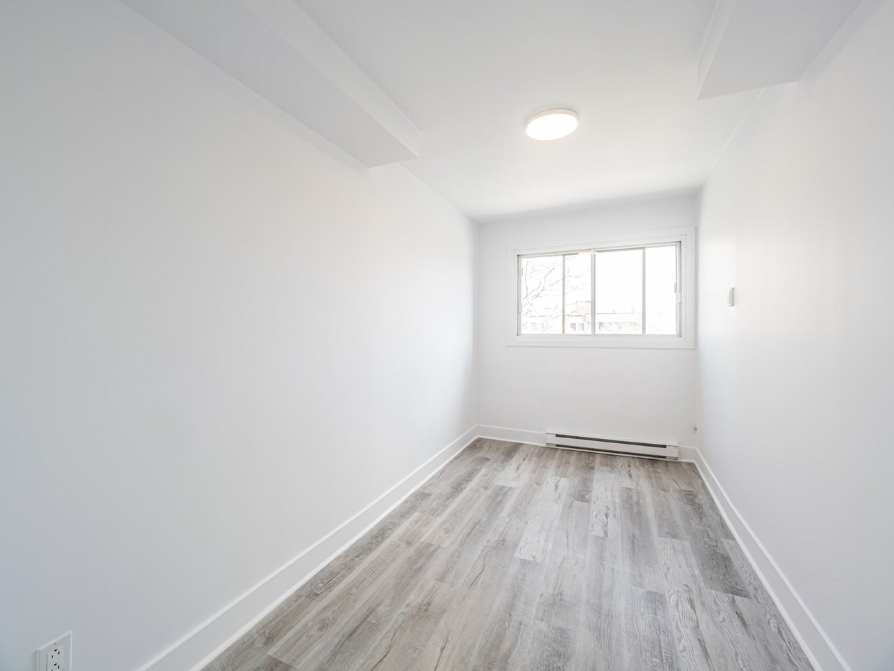 8281 Av. des Vendéens - Photo 7 of 16