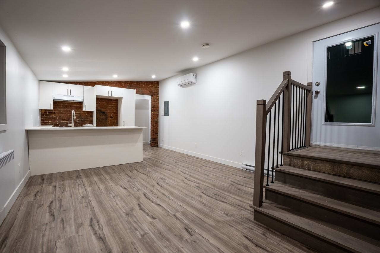 163 Ontario St E - Photo 2 of 10