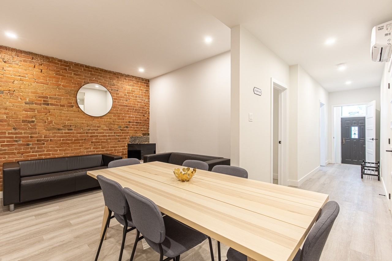 2005 Rue De Bullion - Furnished - Photo 3 of 13