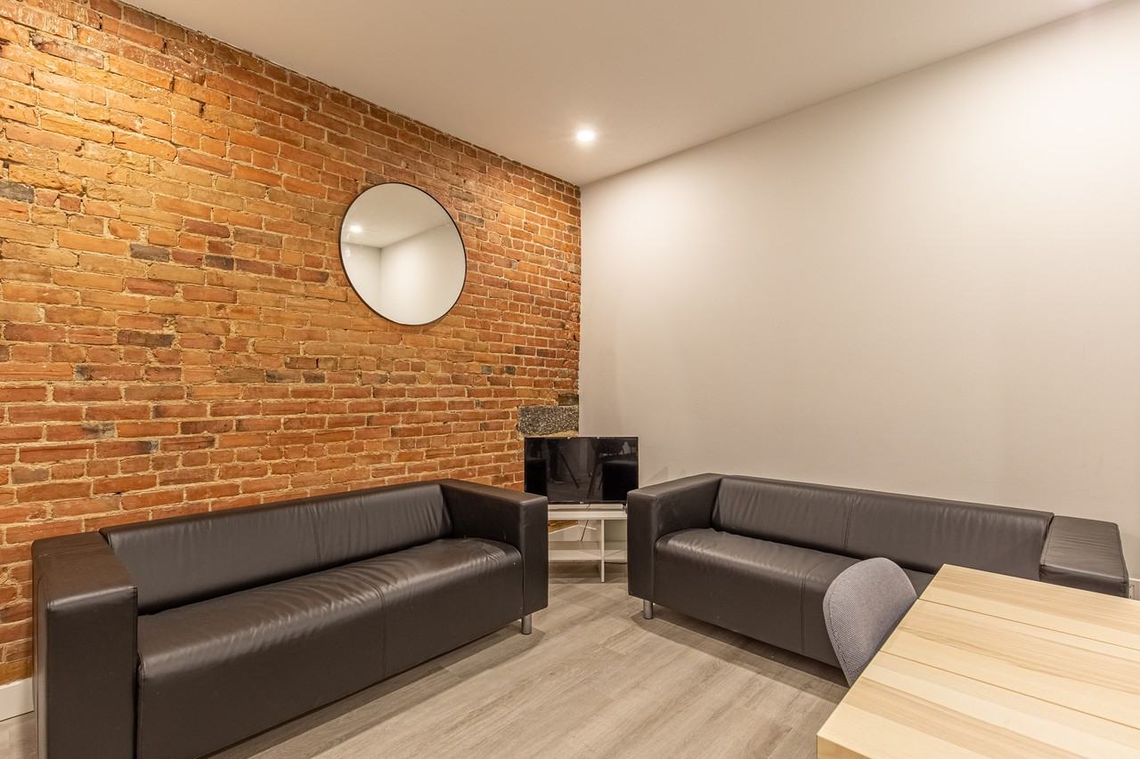 2005 Rue De Bullion - Furnished - Photo 4 of 13