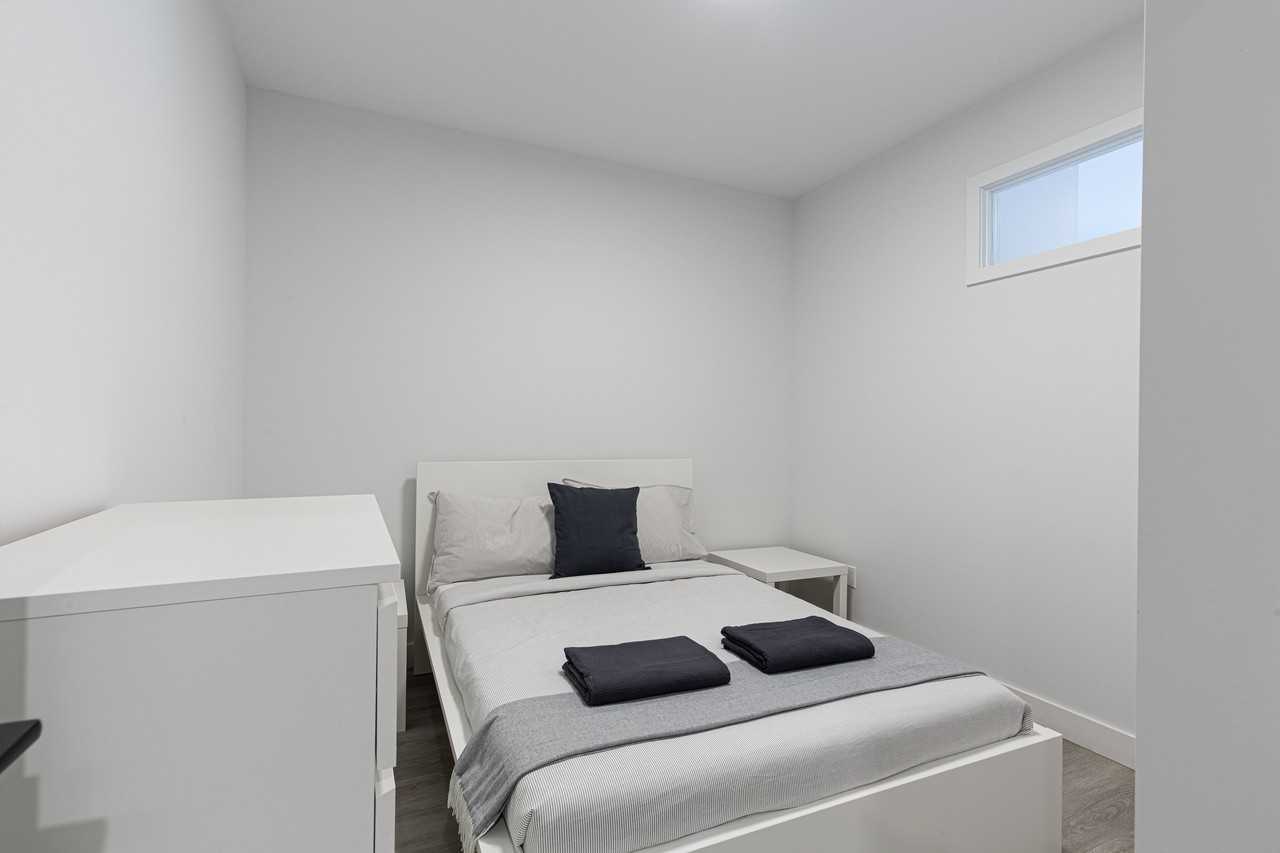 2005 Rue De Bullion - Furnished - Photo 7 of 13