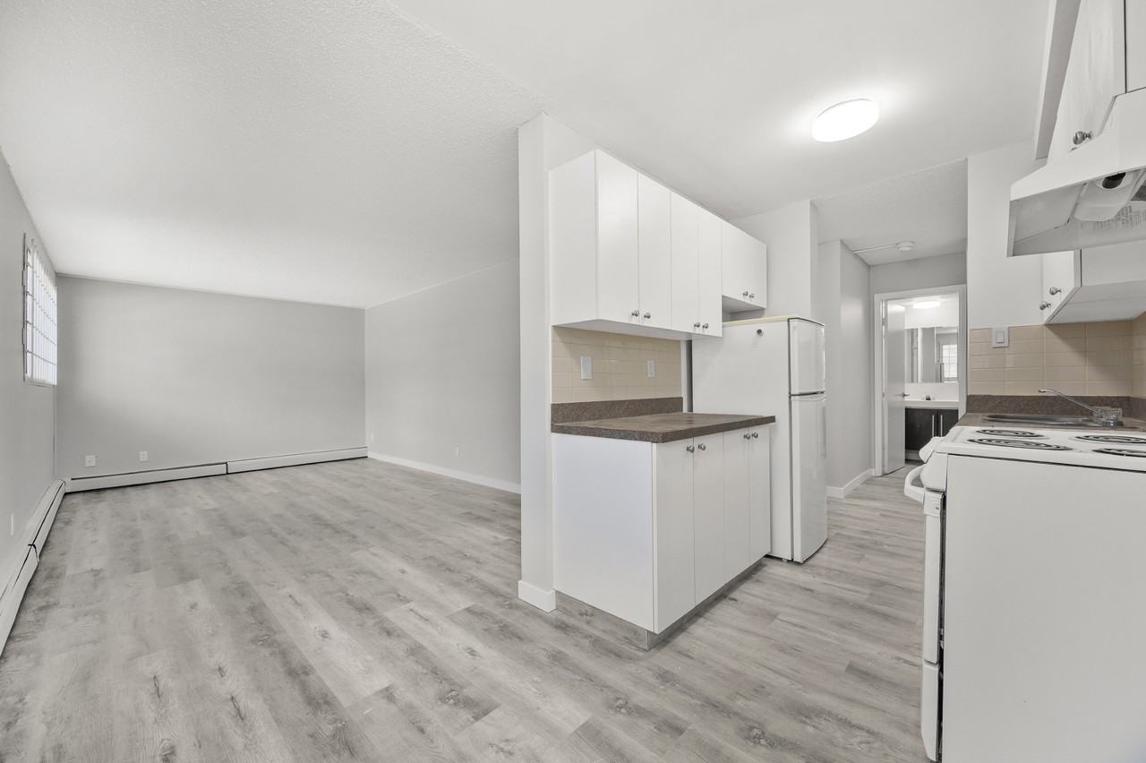 Black Forest Manor - Photo 6 of 20