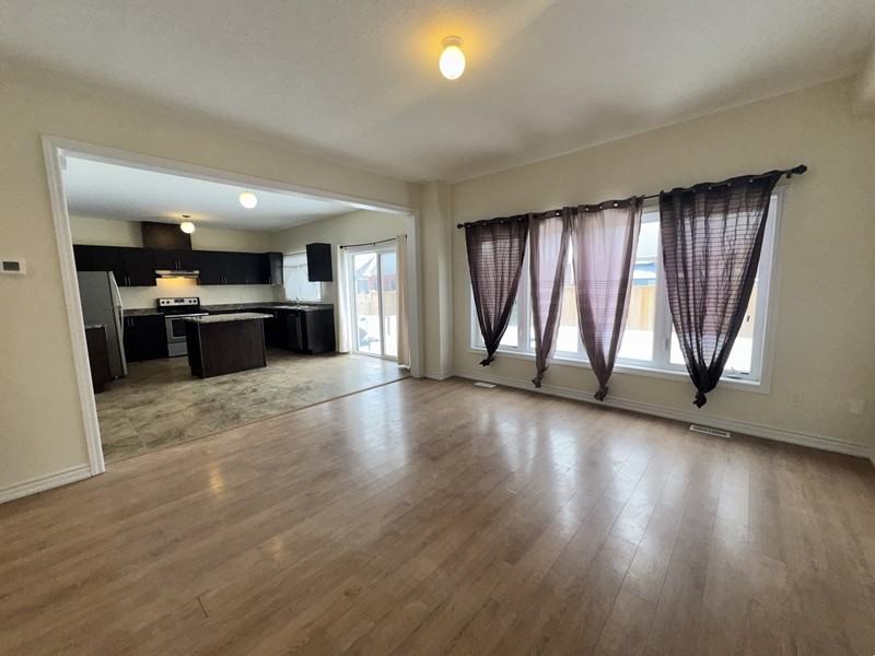 Allegra - Photo 3 of 25