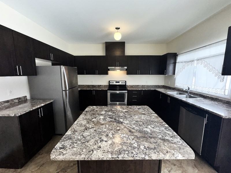 Allegra - Photo 4 of 25