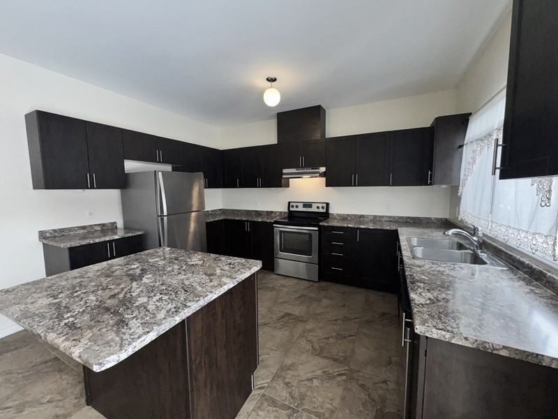 Allegra - Photo 5 of 25