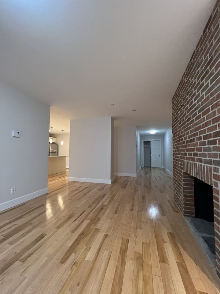 320-326 St-Paul W. & 359 Saint-Pierre - Photo 2 of 32