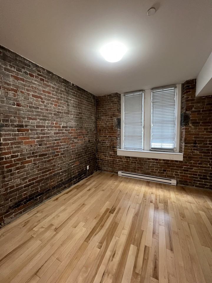 320-326 St-Paul W. & 359 Saint-Pierre - Photo 3 of 32