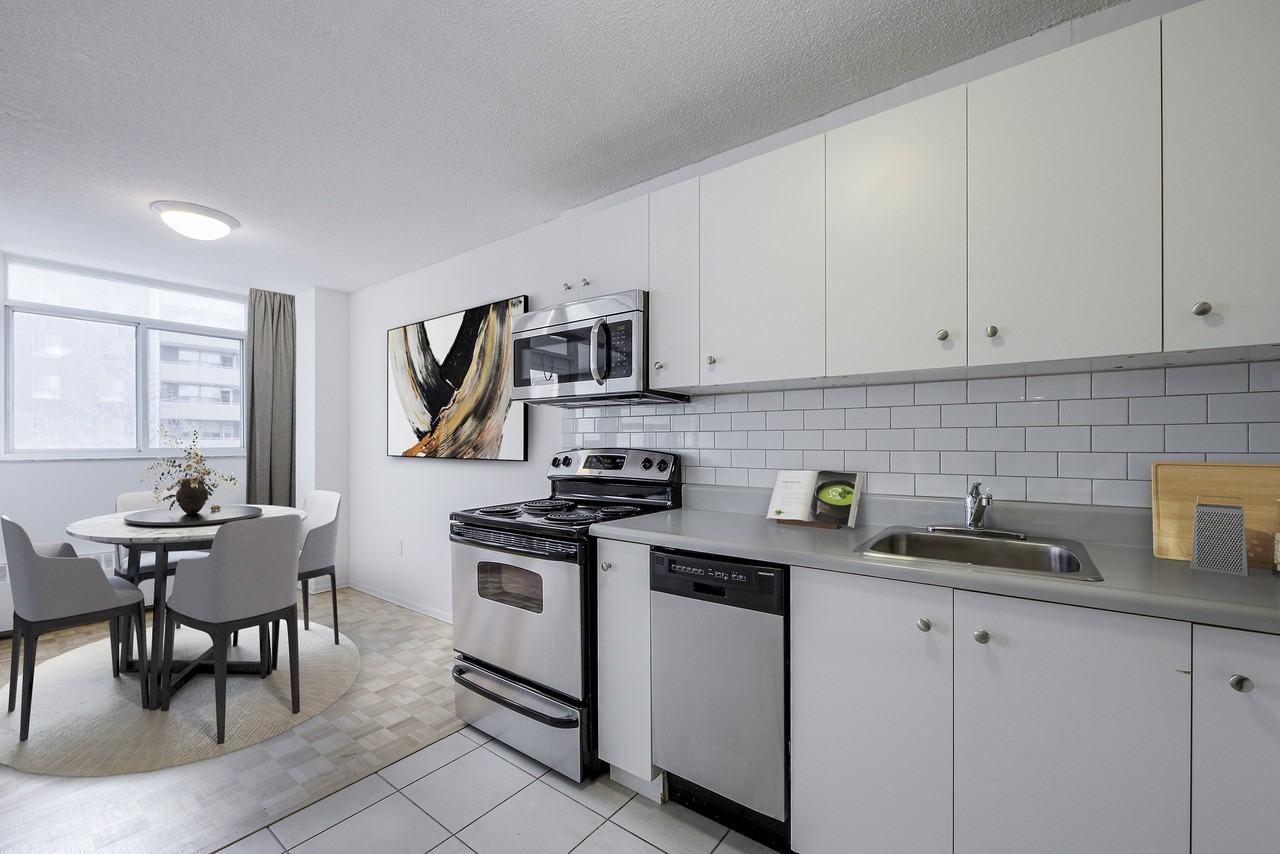 25 Cosburn Avenue - Photo 4 of 10