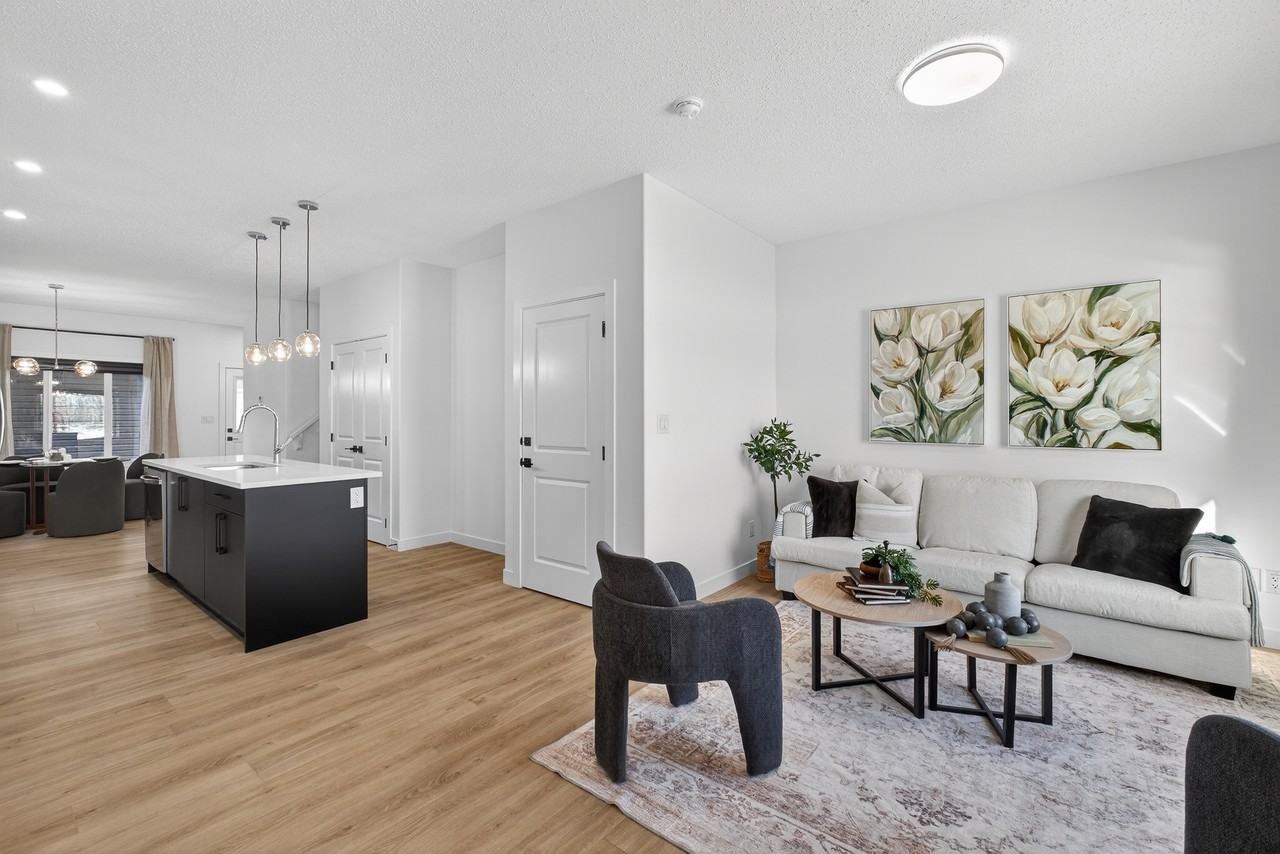 233 Pacific Drive Main Floor - Photo 5 of 28