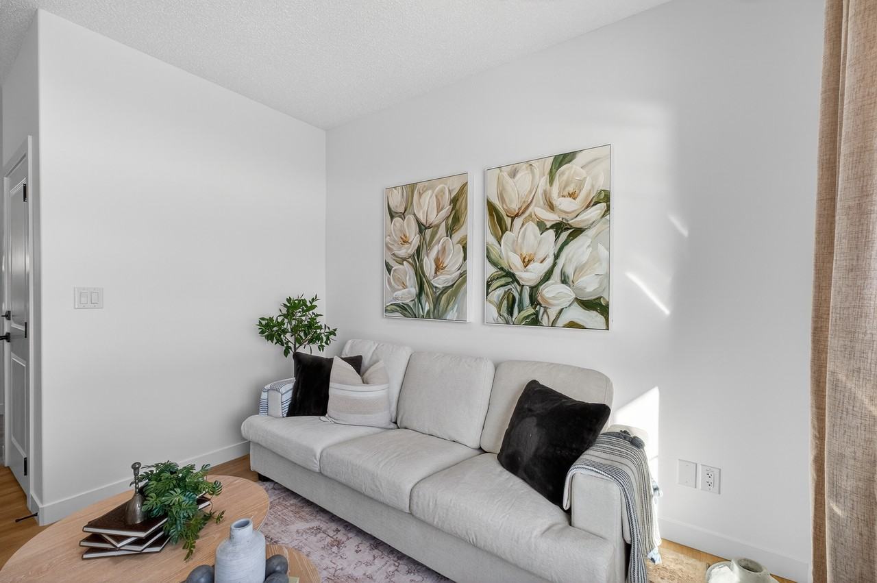 233 Pacific Drive Main Floor - Photo 7 of 28