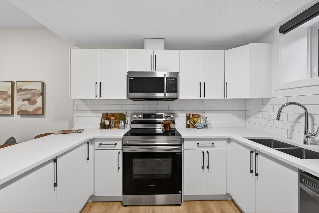 231 Pacific Dr Basement Suite - Photo 3 of 14