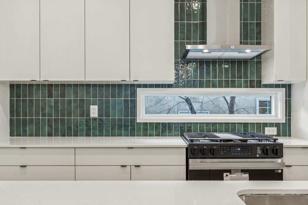 Westmount 4 Plex - Photo 2 of 50