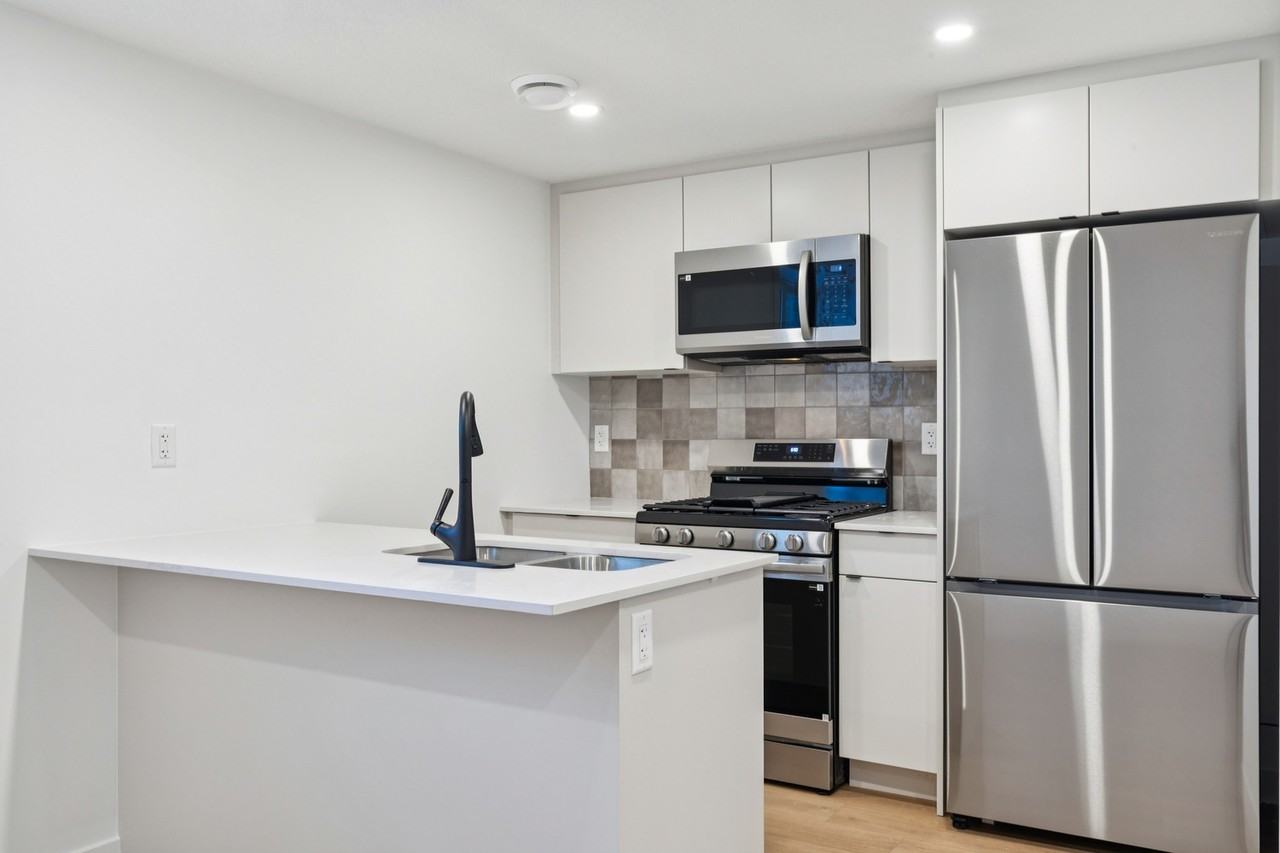 Westmount 4 Plex - Photo 3 of 50